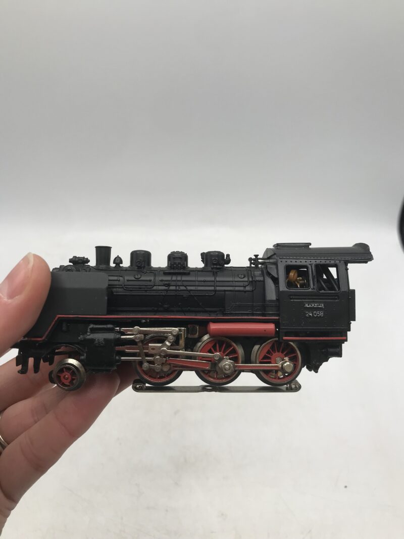 Marklin 3003 locomotive FM800