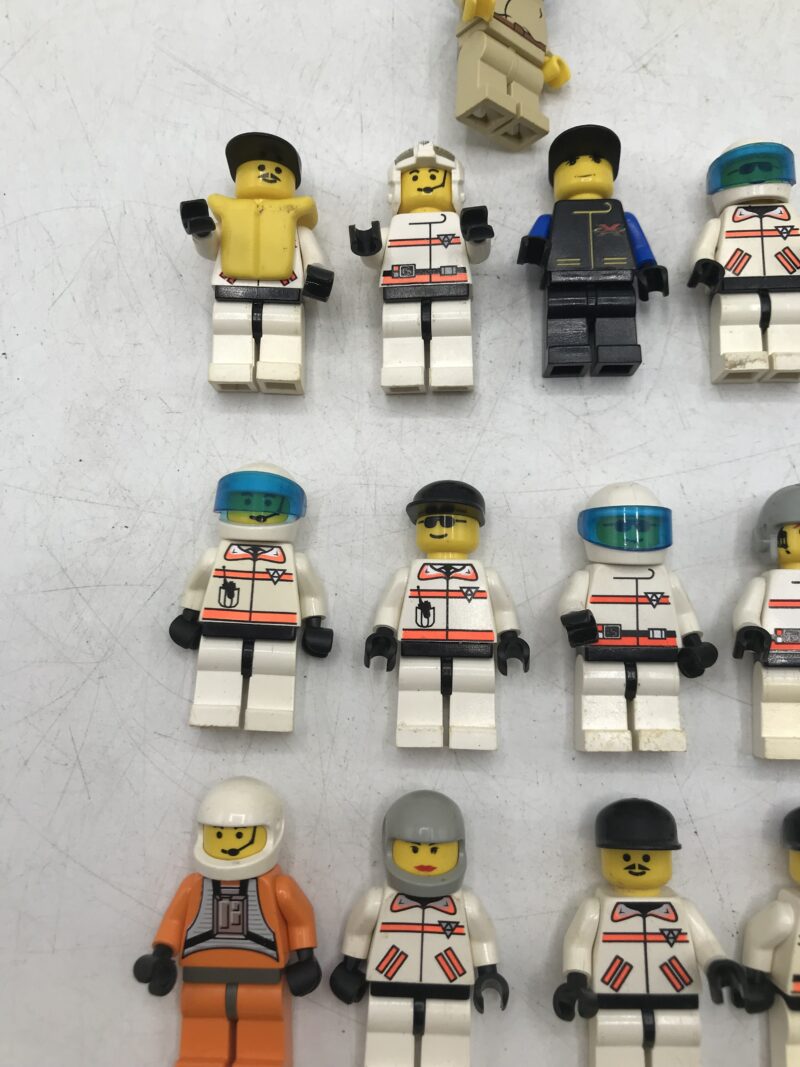 Lot de 17 personnages Lego vintage – Image 10