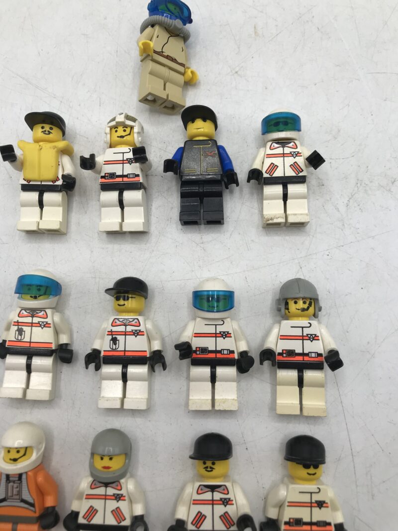 Lot de 17 personnages Lego vintage – Image 8