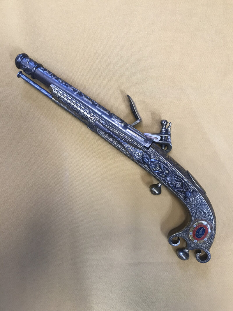 pistolet Lacessi