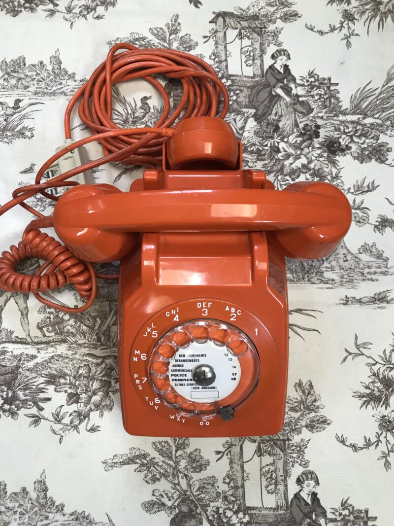 Téléphone orange vintage