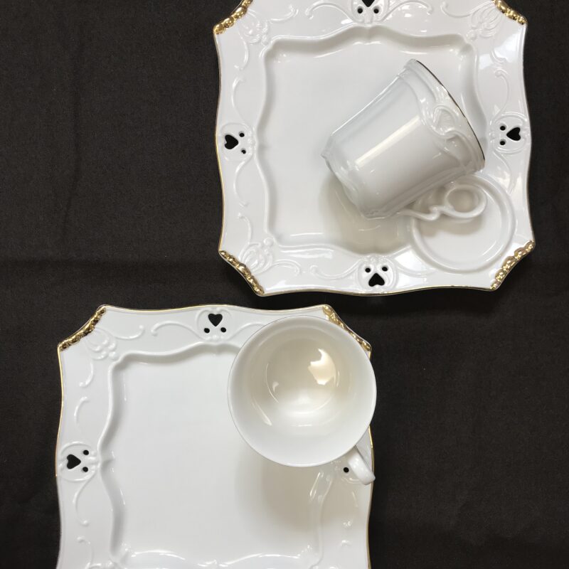 Deux ensembles soucoupes de dejeuner Porcelaine Chriss G. collection