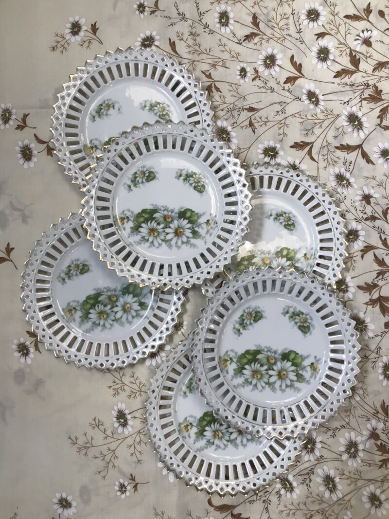 assiettes dentelées