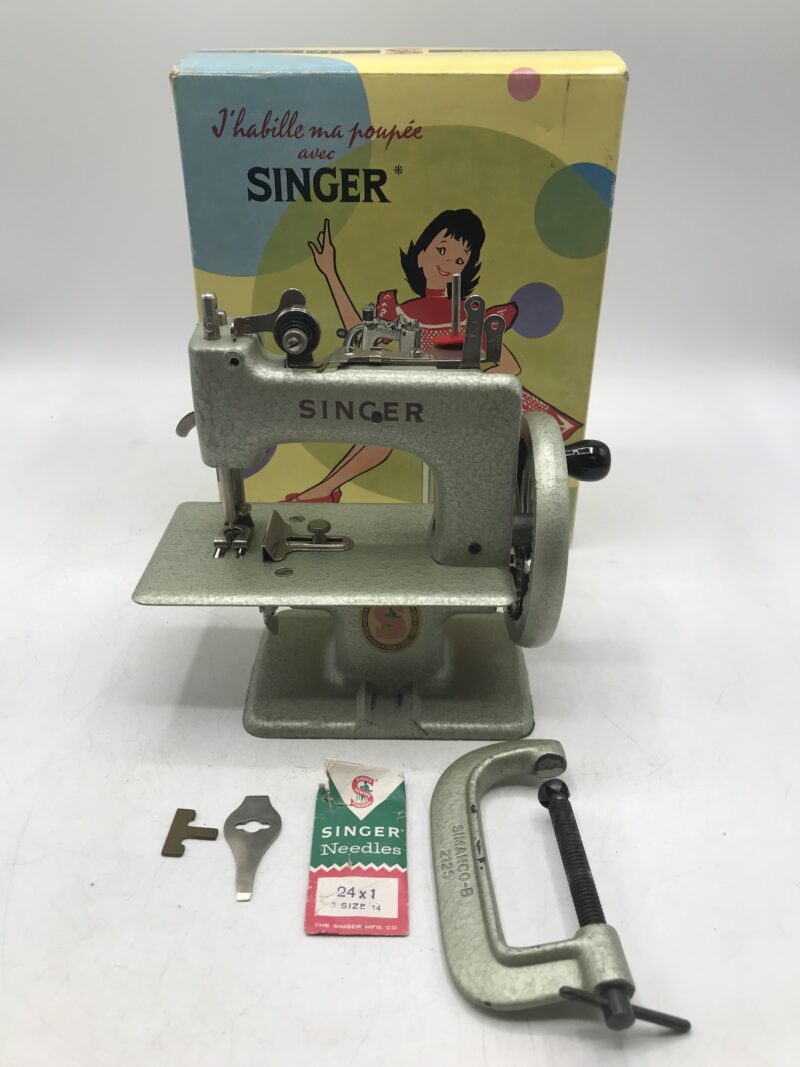 machine singer metal vintage