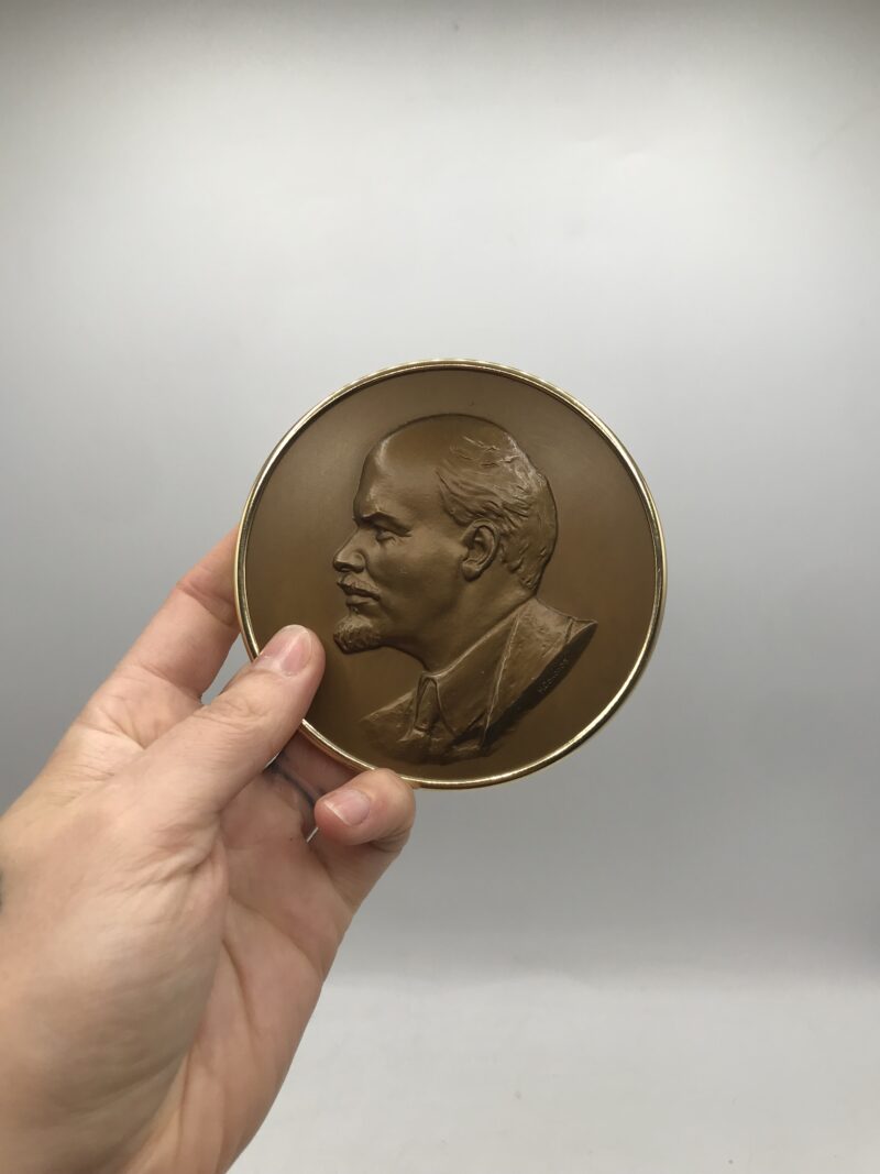 médaille et pièce Lenine