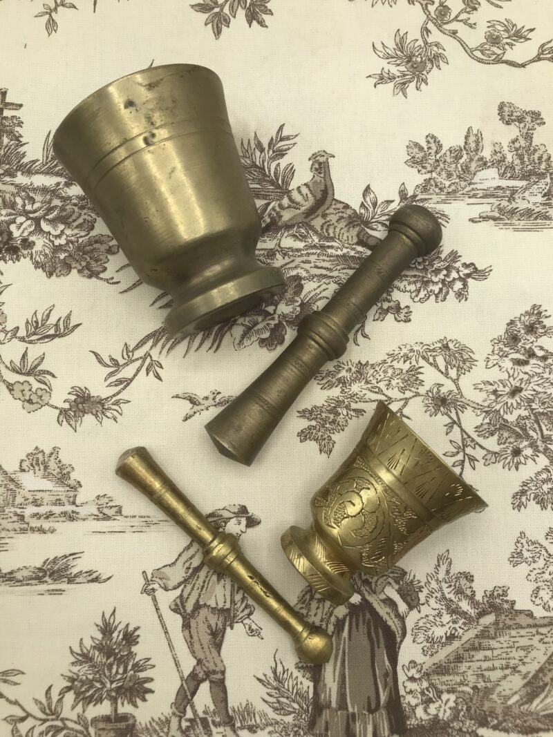 pilon bronze laiton ancien