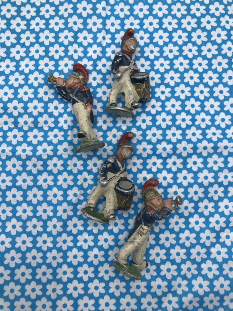 Lot De 5 Pompes à Essence Miniatures Quiralu Et Dinky En Métal Zamak - Occasion