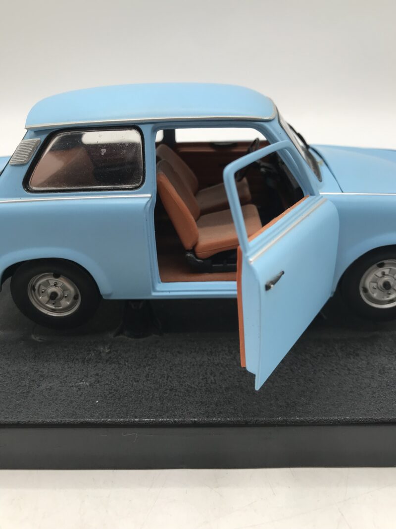 Voiture TRABANT 601 – Image 4