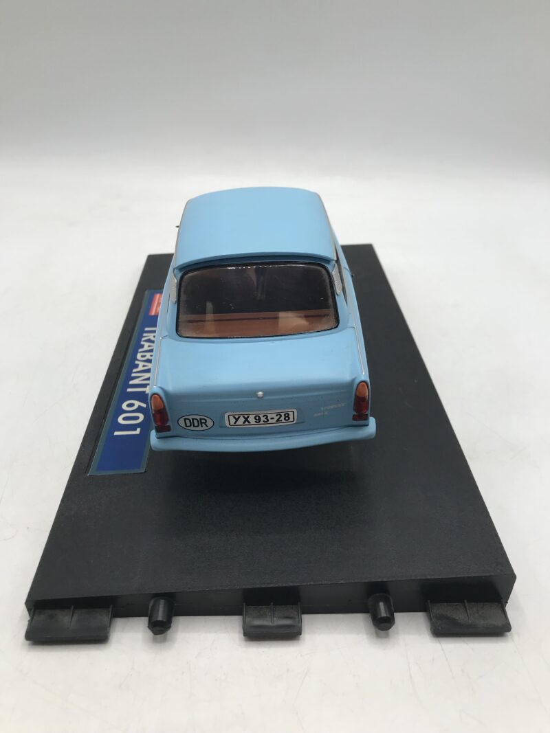 Voiture TRABANT 601 – Image 5