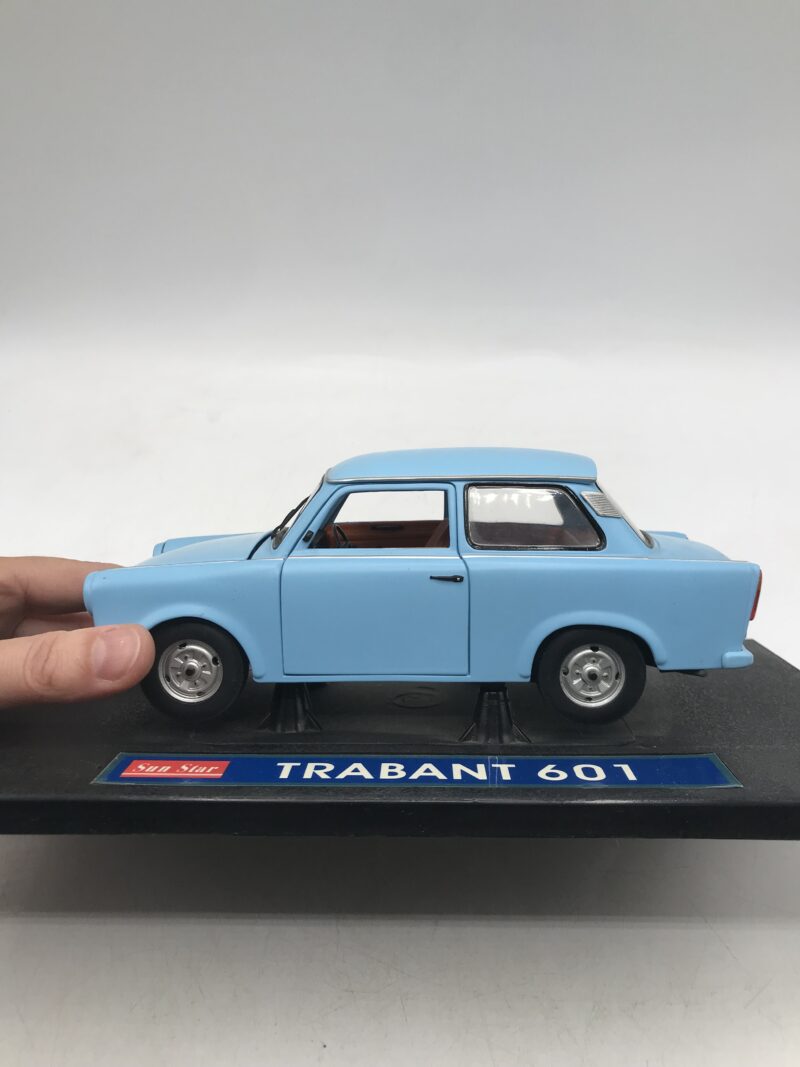 Voiture TRABANT 601 – Image 6