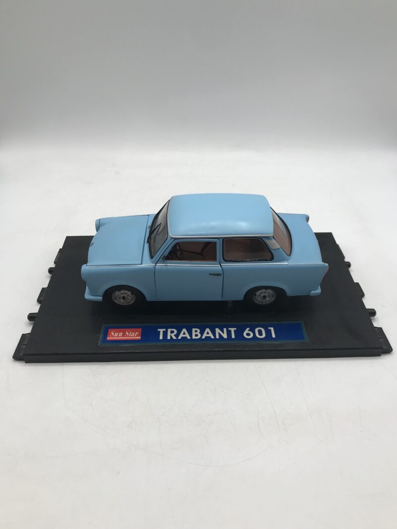 Voiture TRABANT 601 – Image 8