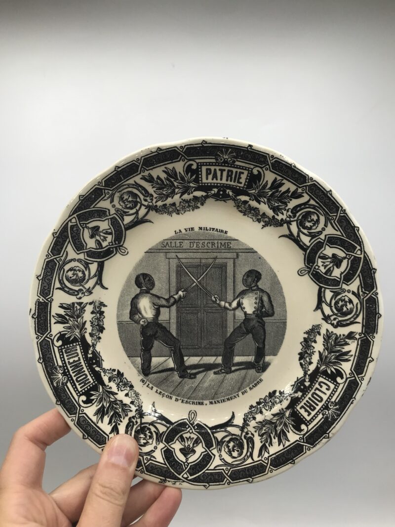 Composition de 9 assiettes "Parlantes" – Image 10