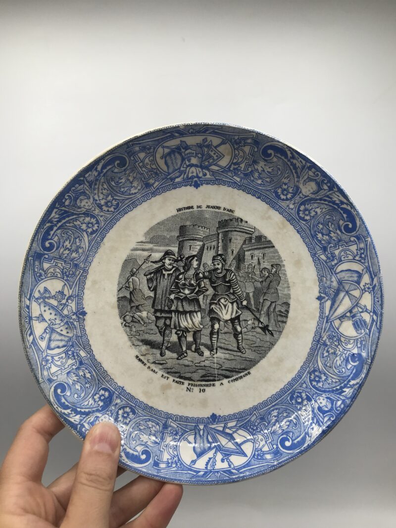 Composition de 9 assiettes "Parlantes" – Image 2