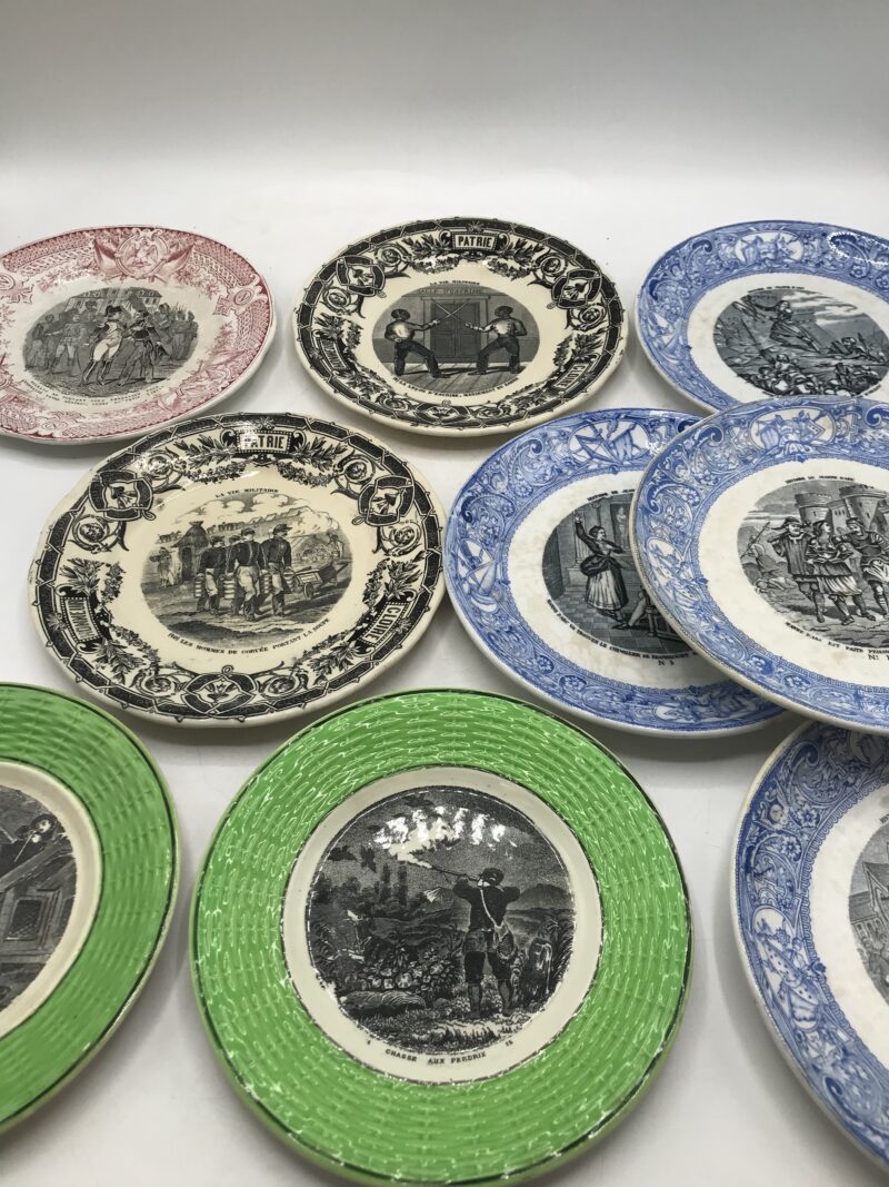 Composition de 9 assiettes "Parlantes" – Image 7