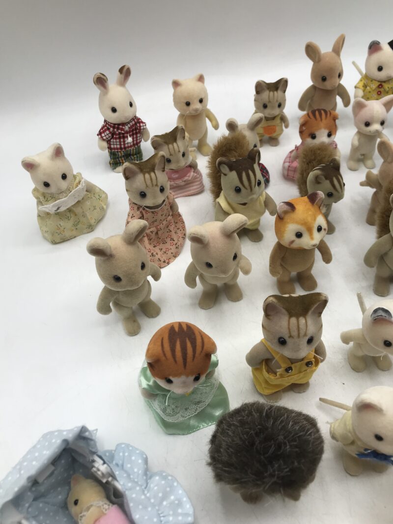 Lot de 47 figurines Sylvanian – Image 9