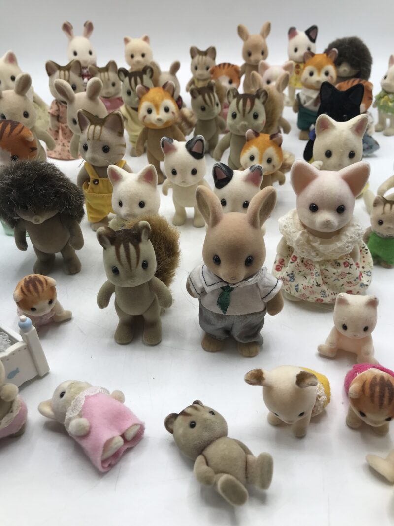 Lot de 47 figurines Sylvanian – Image 11