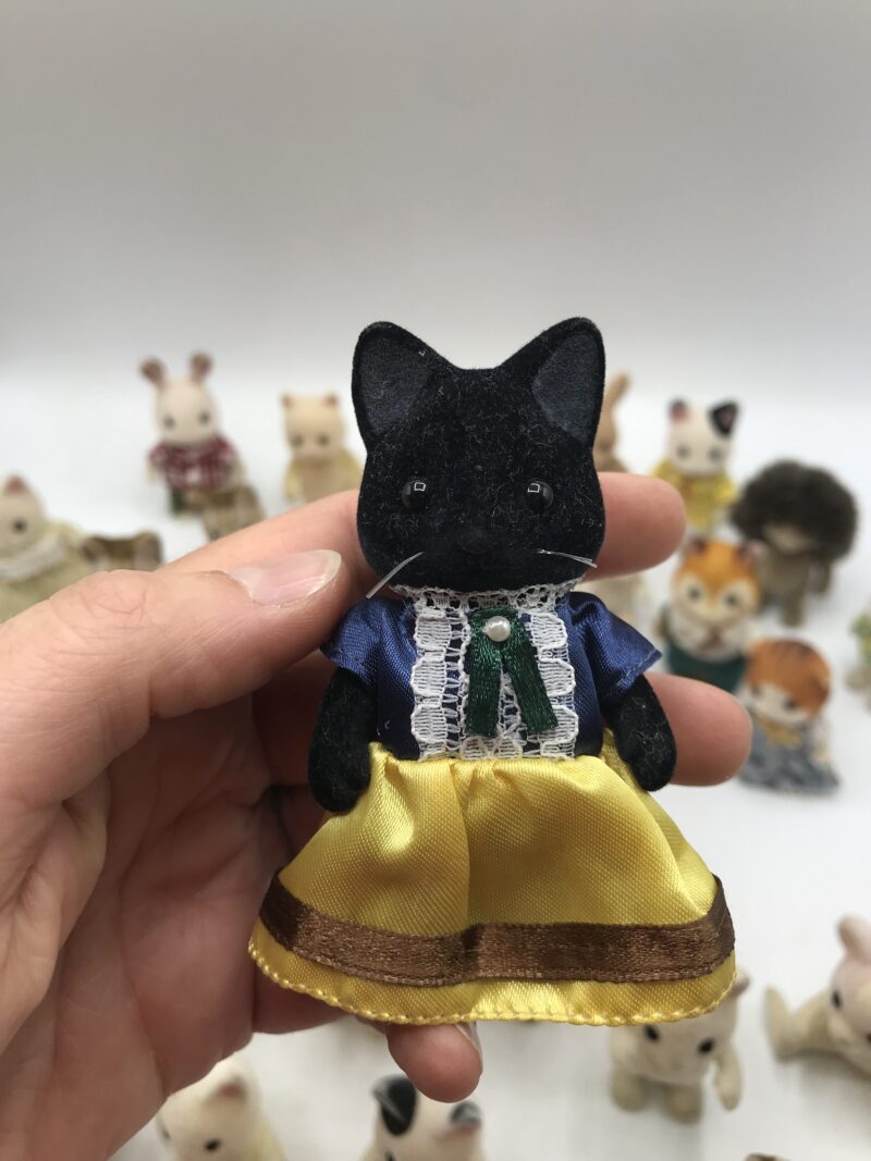 Lot de 47 figurines Sylvanian – Image 3