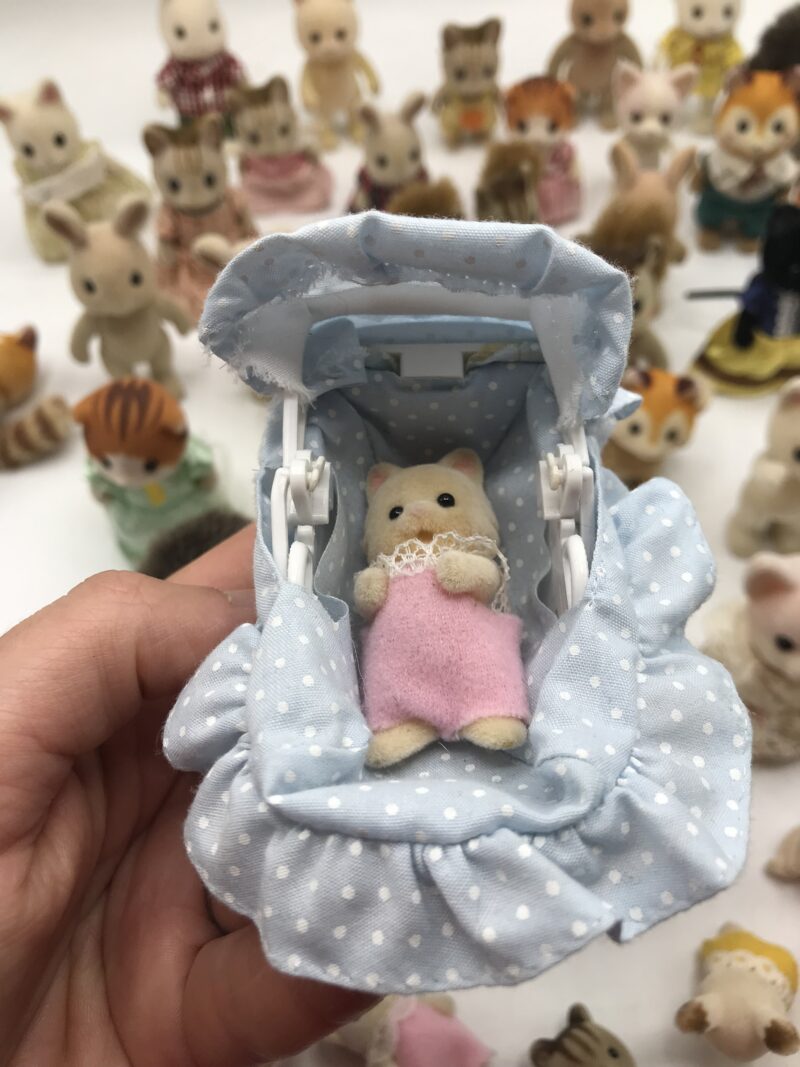 Lot de 47 figurines Sylvanian – Image 4