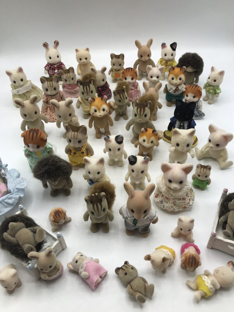Lot de 47 figurines Sylvanian – Image 6