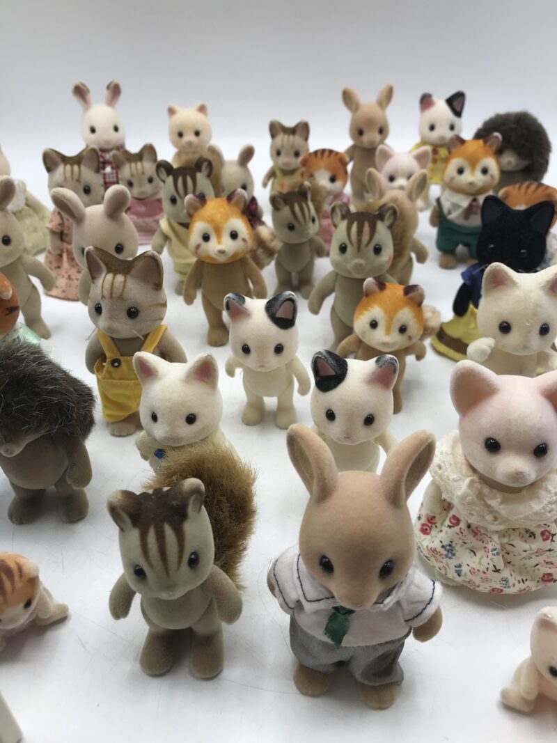 Lot de 47 figurines Sylvanian – Image 7