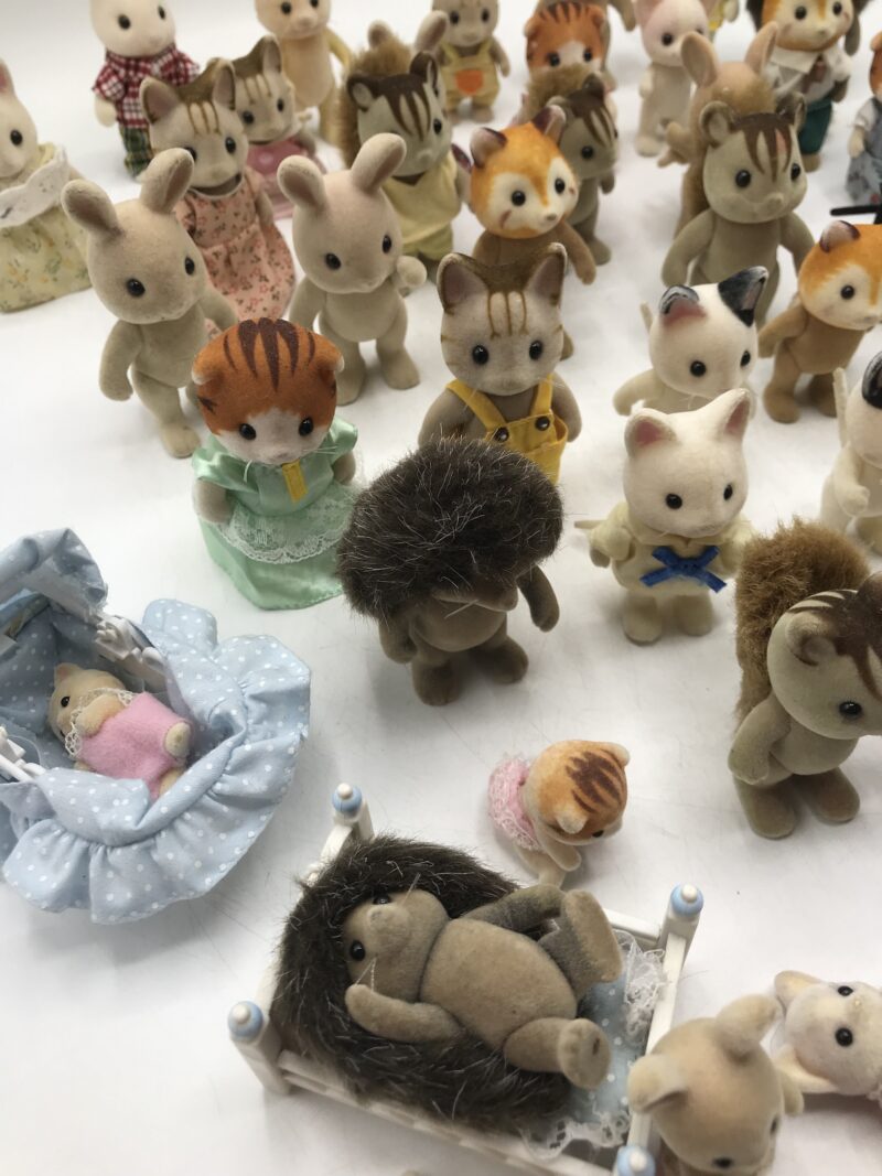 Lot de 47 figurines Sylvanian – Image 8
