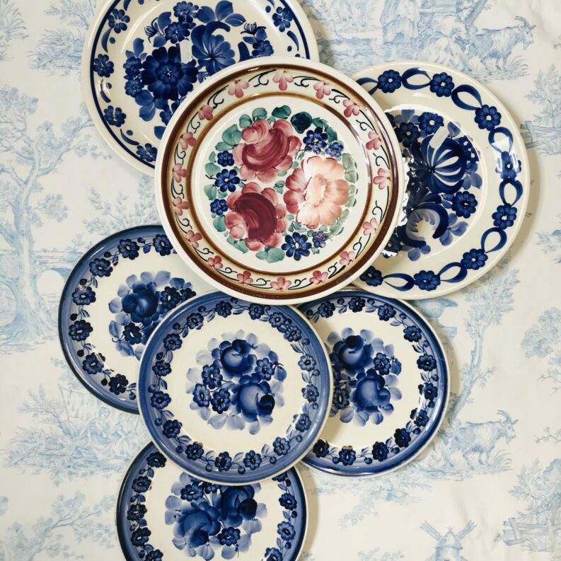 Ensemble de 8 assiettes FAJANS