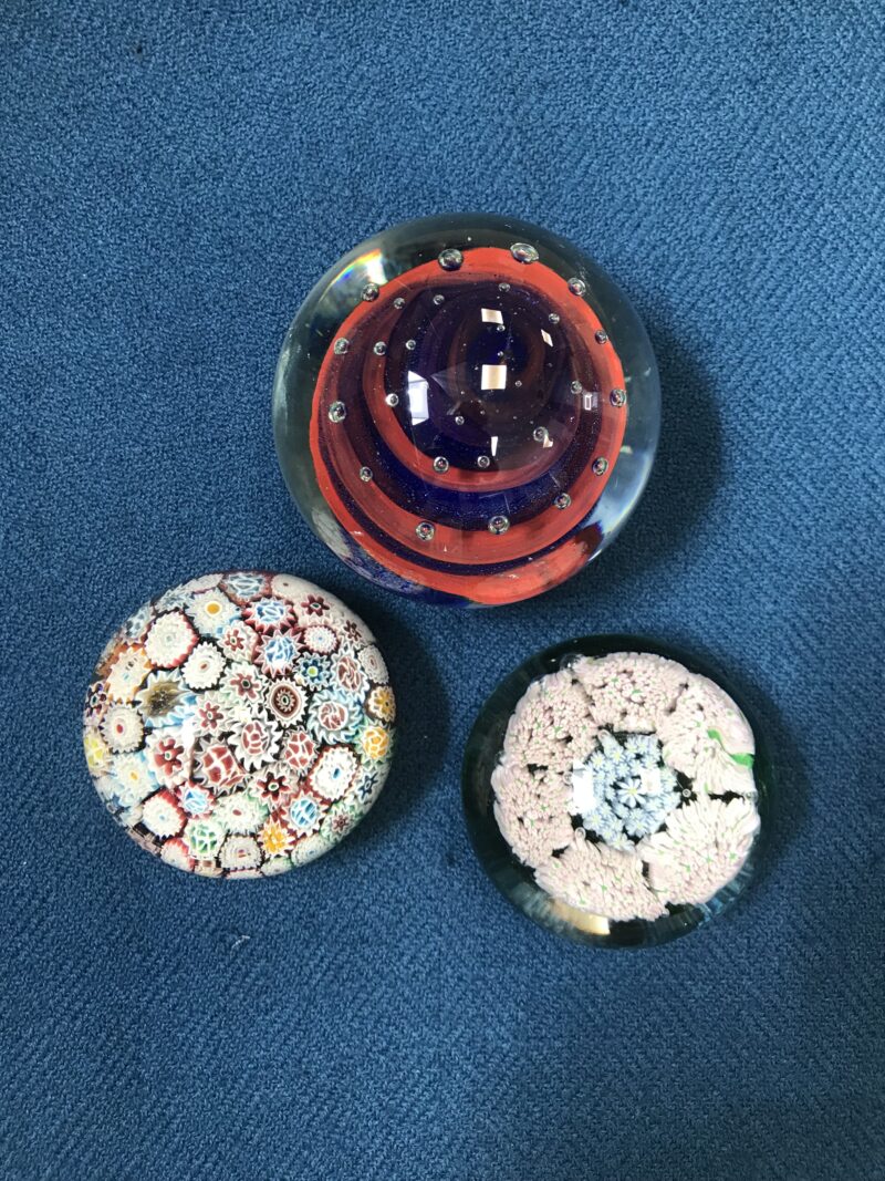 Trio de presse papier en verre