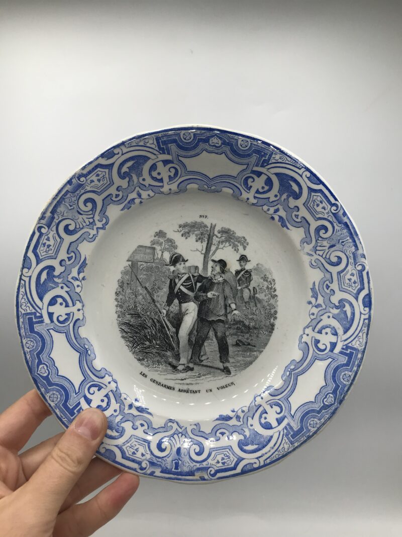 Composition de 8 assiettes “Parlantes” – Image 10