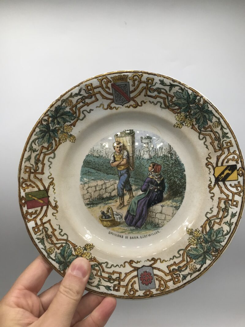 Composition de 8 assiettes “Parlantes” – Image 7