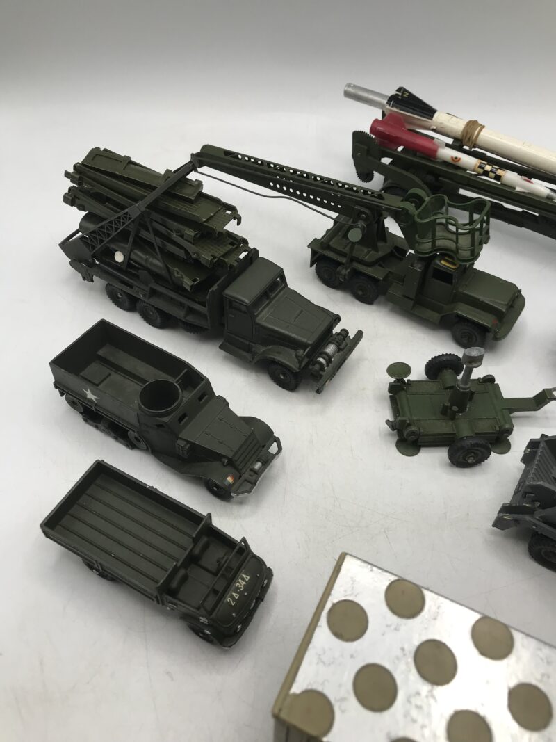 Lot de 8 voitures anciennes Dinky Toys – Image 13