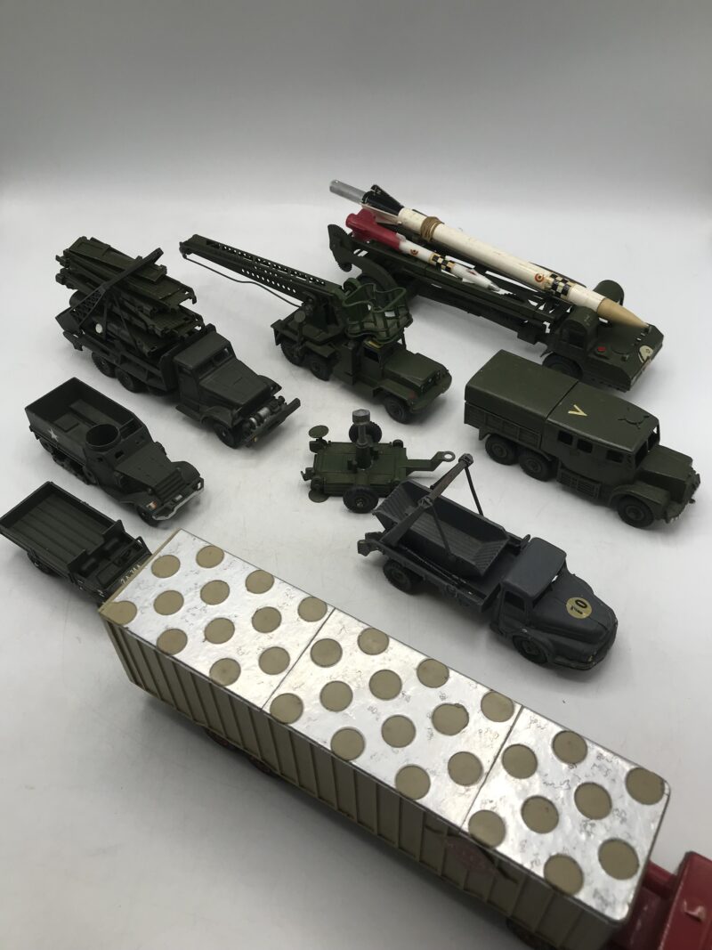 Lot de 8 voitures anciennes Dinky Toys – Image 8