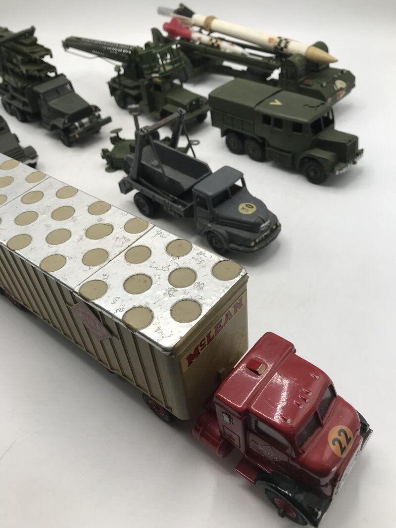 Lot de 8 voitures anciennes Dinky Toys – Image 9