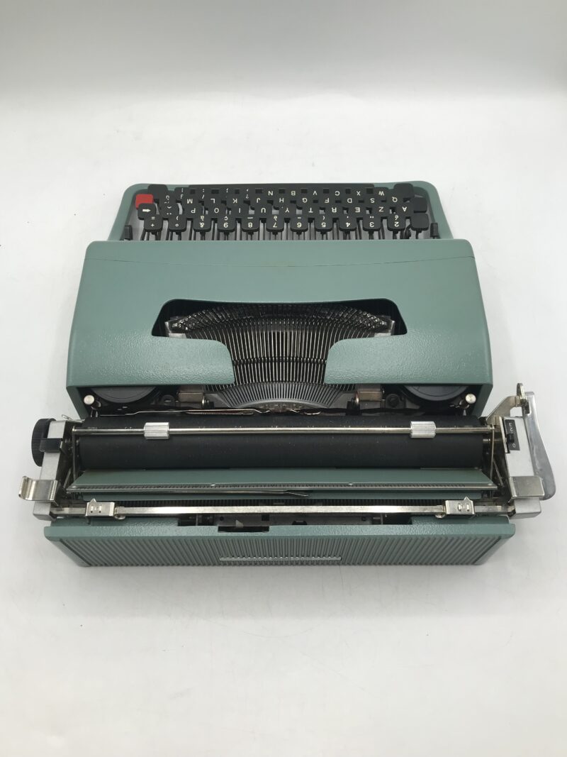 Machine à écrire Olivetti Lettra 32 – Image 11
