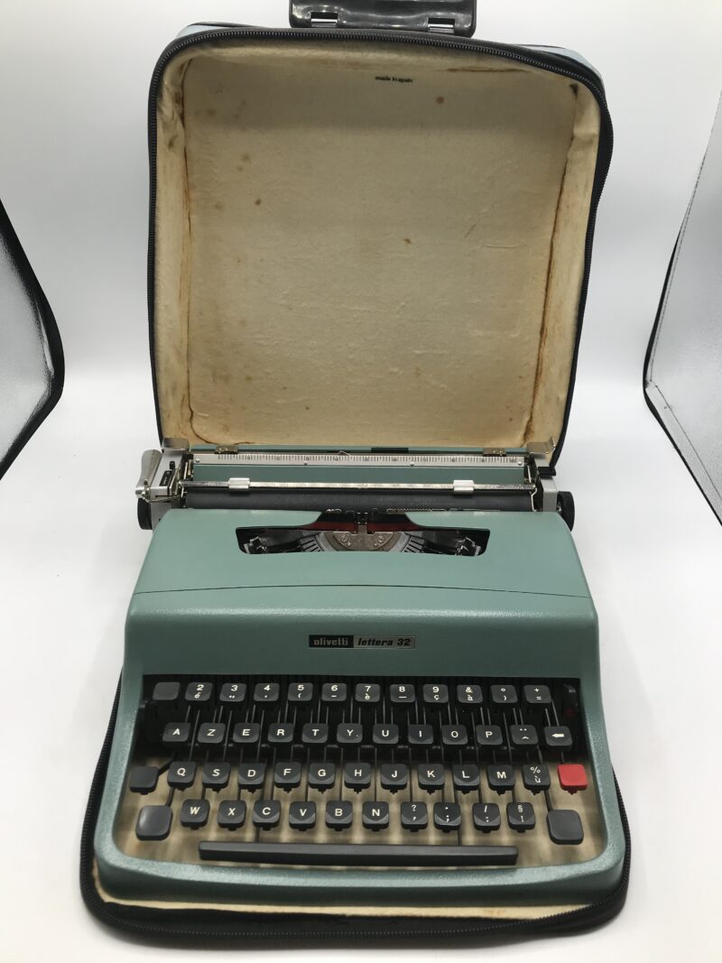 Machine à écrire Olivetti Lettra 32 – Image 12