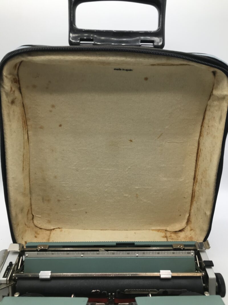 Machine à écrire Olivetti Lettra 32 – Image 4