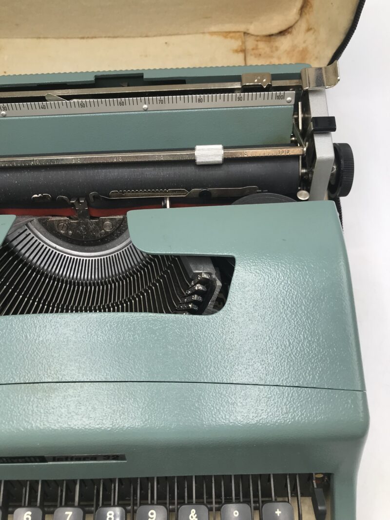 Machine à écrire Olivetti Lettra 32 – Image 5