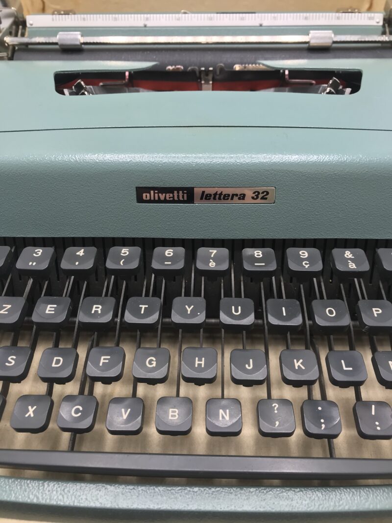 Machine à écrire Olivetti Lettra 32 – Image 7