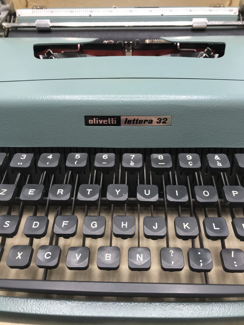 Machine à écrire Olivetti Lettra 32 – Image 8