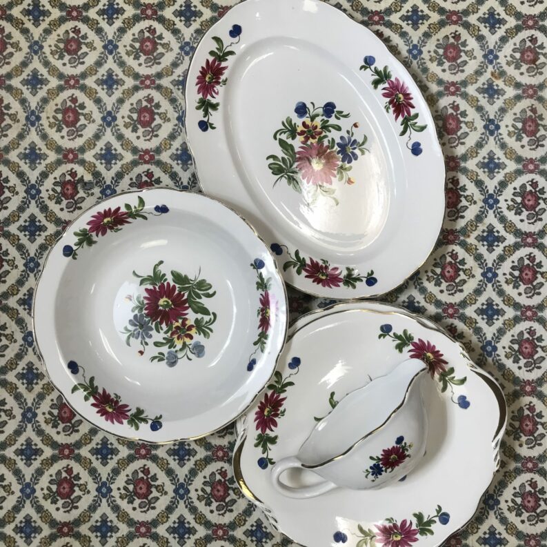 plats ovale, rond et a tarte digoin modèle fleuri