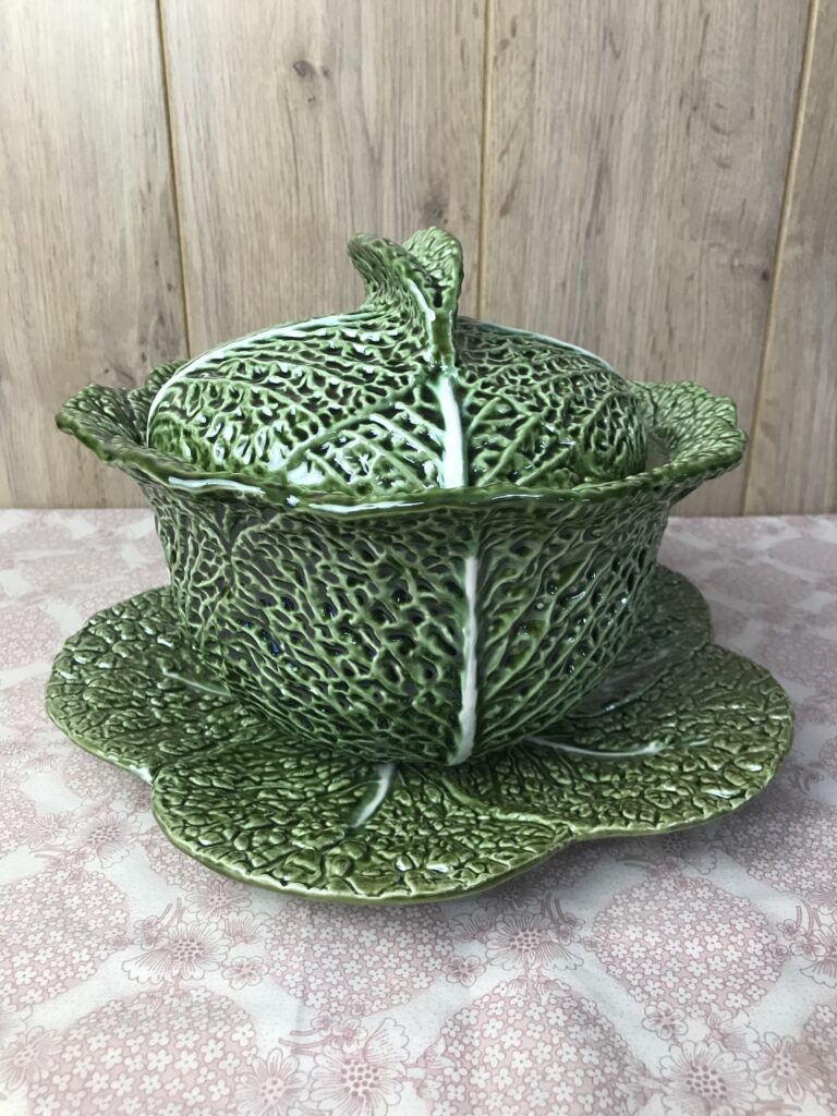 Soupière Ancienne Avec Louche - Motif Choux - État Parfait