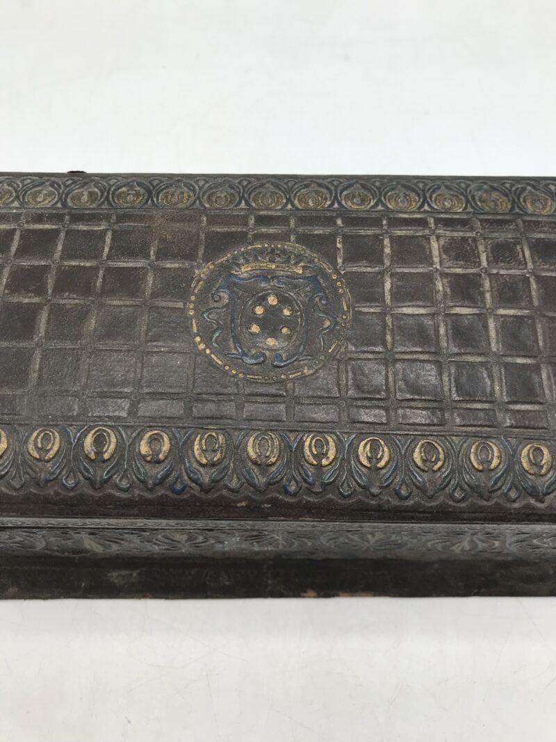 Duo de boites anciennes en cuir repoussé – Image 13
