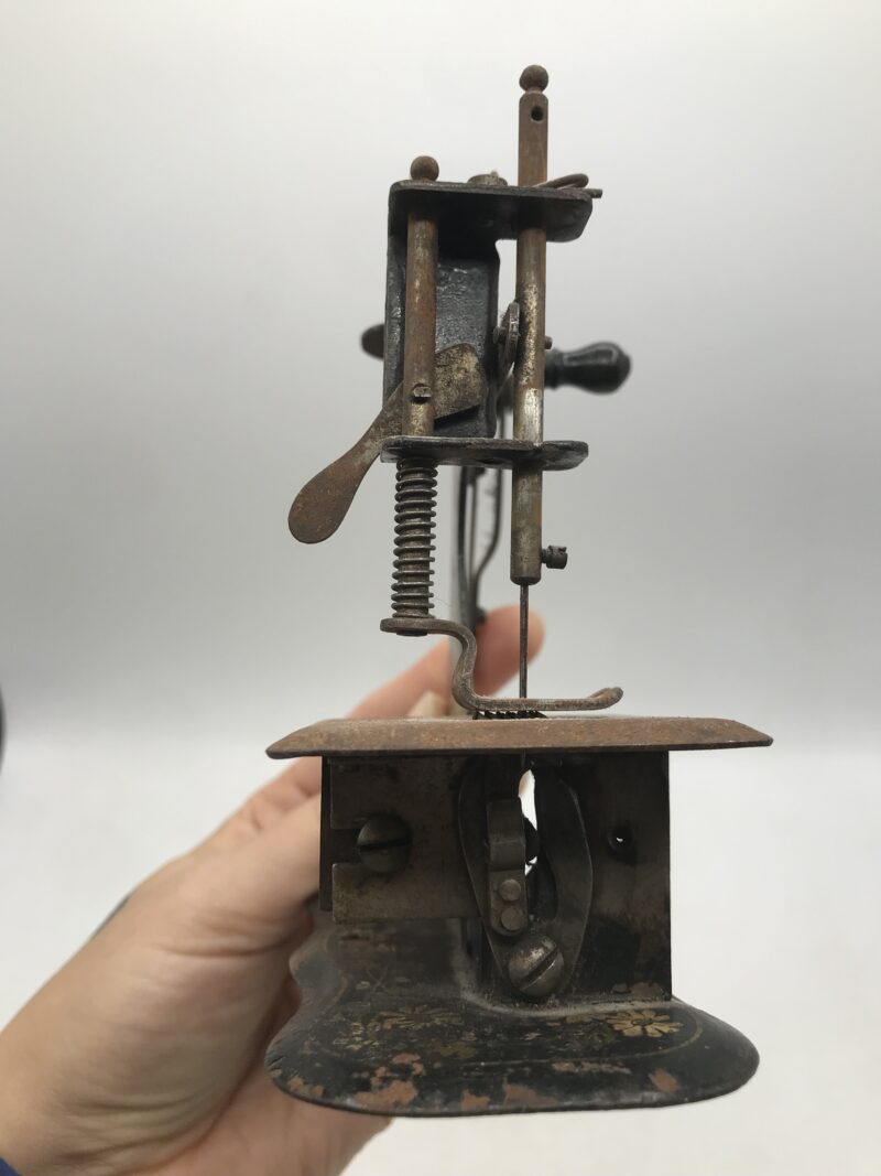 Duo de machine à coudre jouets anciens – Image 13