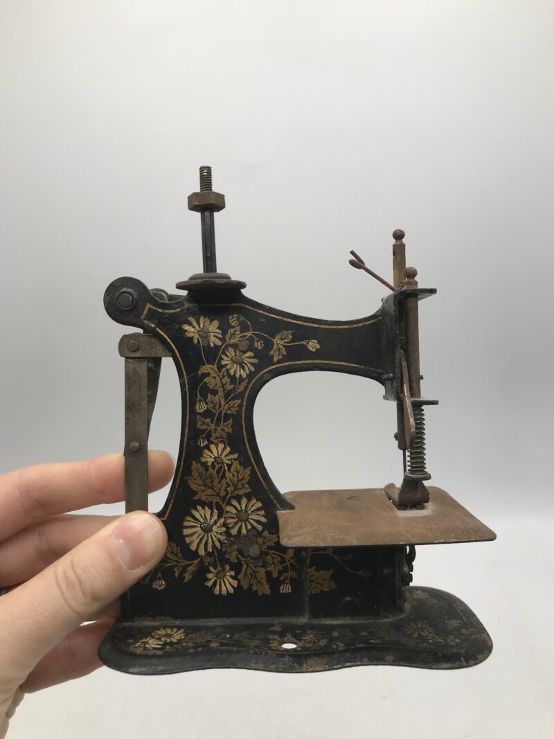 Duo de machine à coudre jouets anciens – Image 15