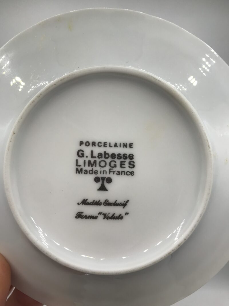 Lot 12 sous tasses Limoges "Volute" – Image 7