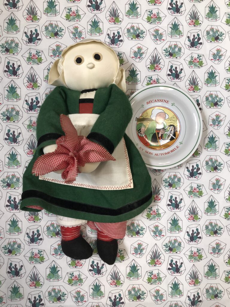 Ancienne Poupée Bécassine – Tête Et Pieds En Porcelaine – 38 Cm