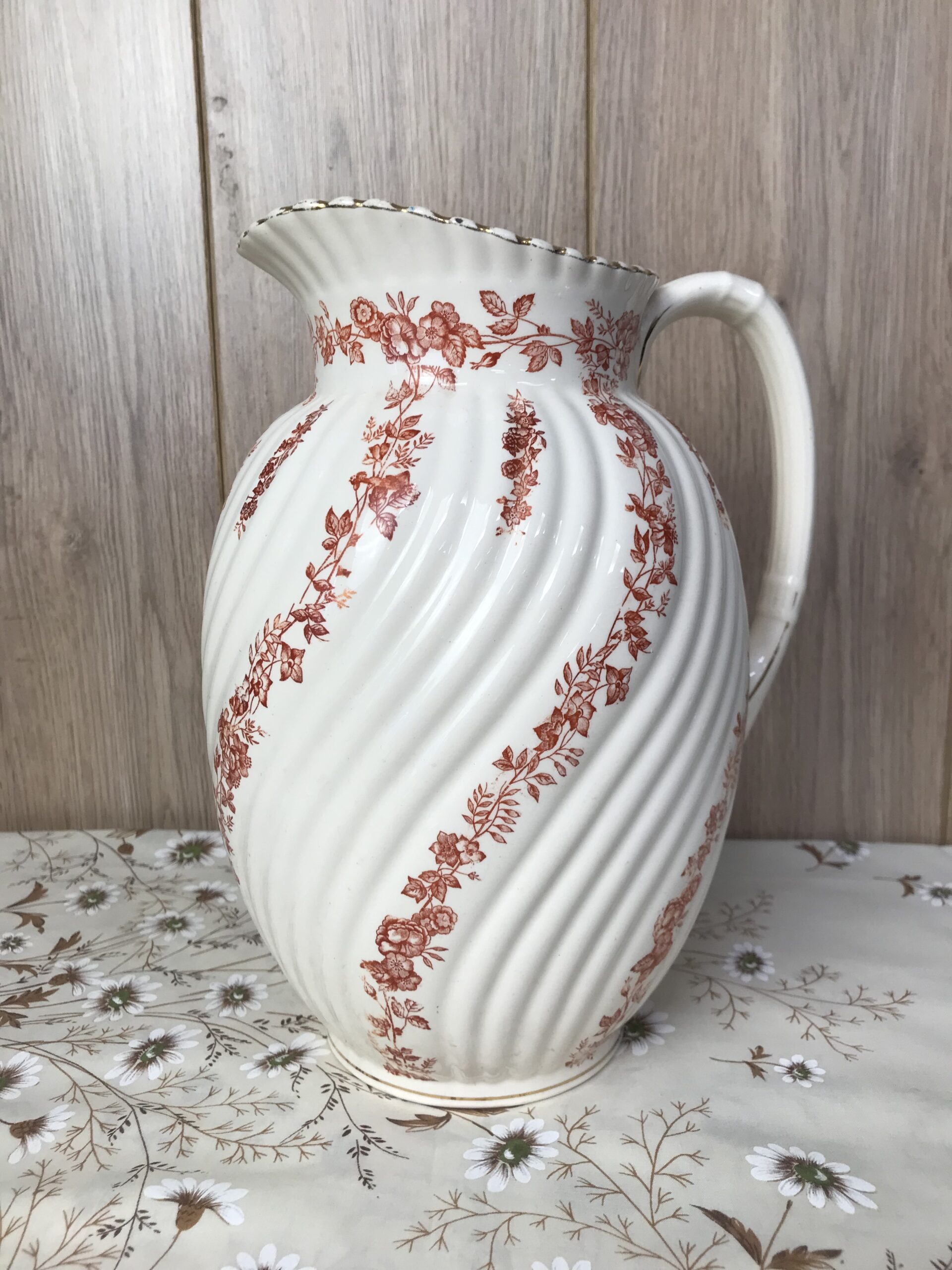 Broc Terre de Fer décor floral