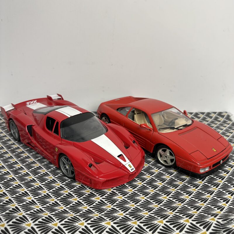 Duo de voiture anciennes Ferrari