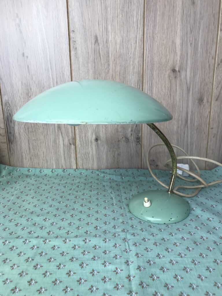 Lampe Kaiser Idell 1950 Vert amande - Ressourcerie Histoires Sans Fin
