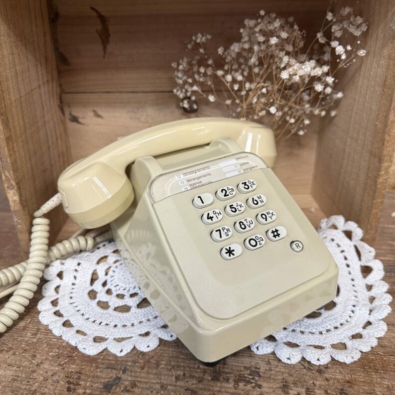 Ancien téléphone vintage Socotel S63 1963