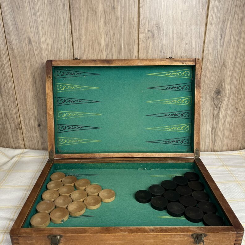 Jeu ancien dames et backgammon